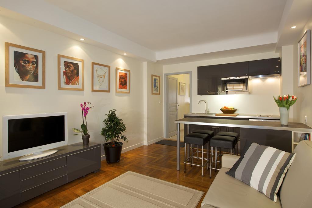 Le California Apartment Жуан-Ле-Пин Екстериор снимка
