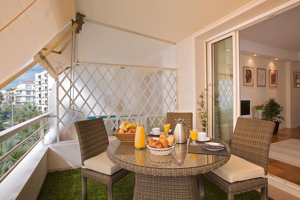 Le California Apartment Жуан-Ле-Пин Екстериор снимка